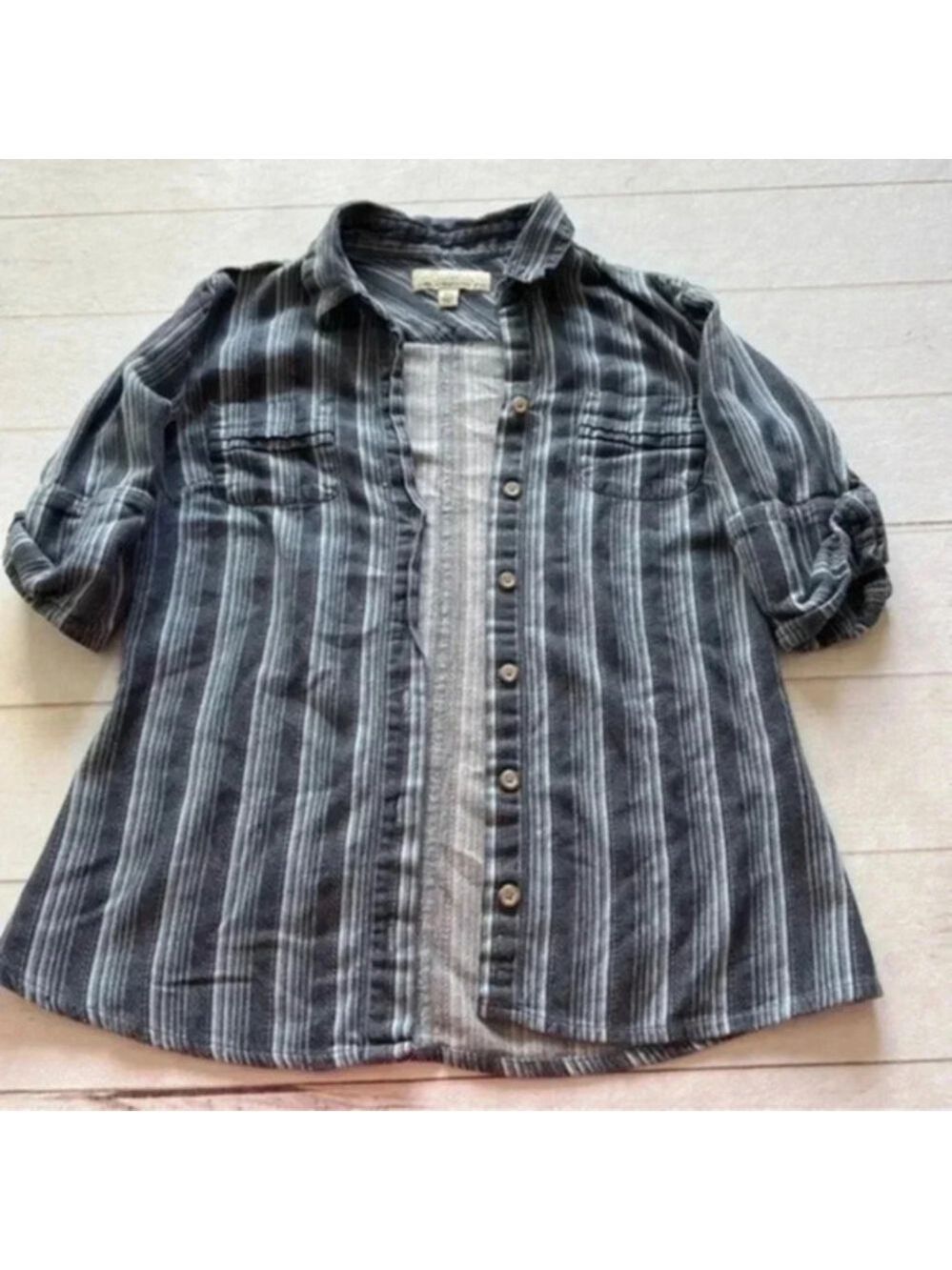 Cabelas women’s medium stripe top